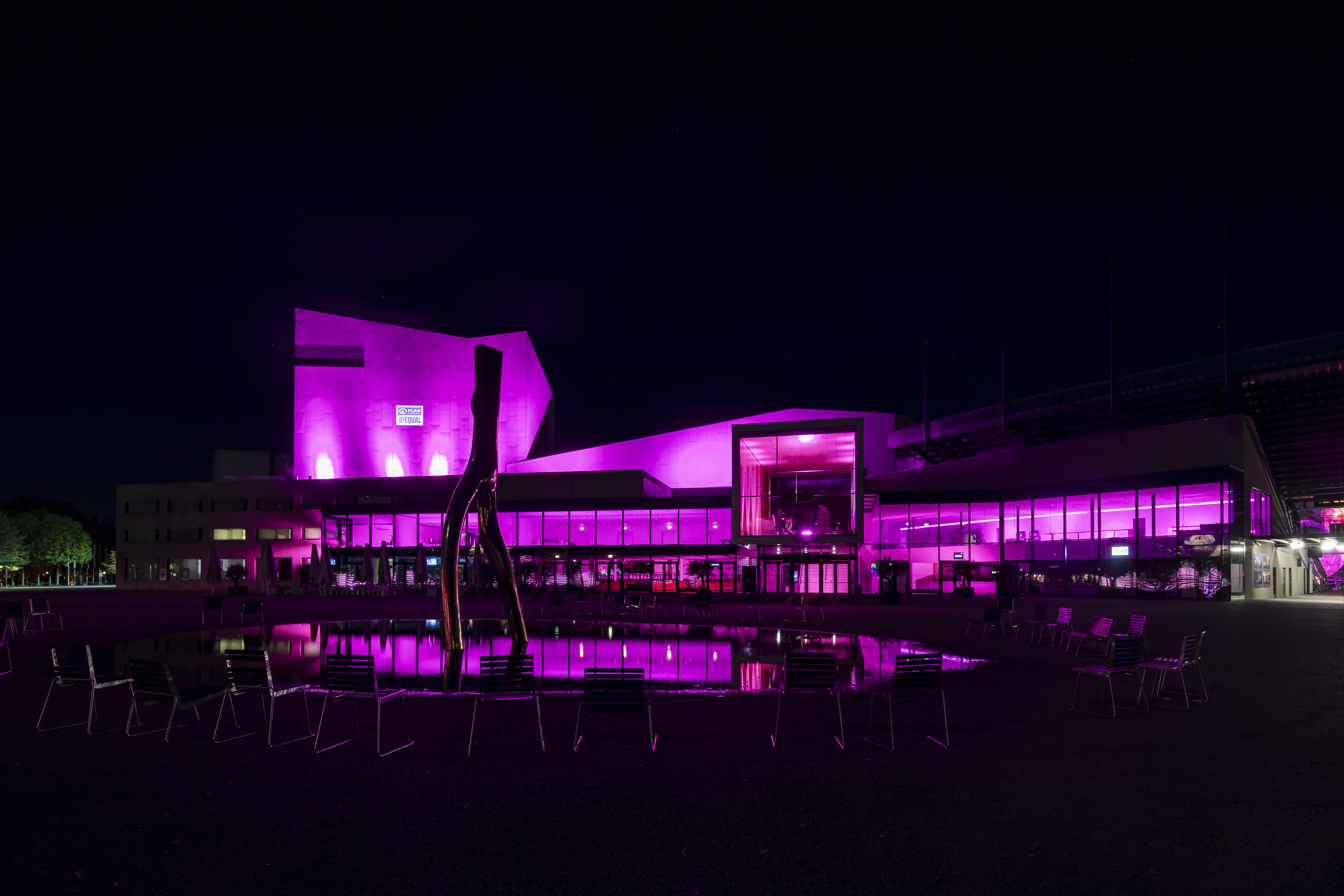 Welt-Mädchentag – Festspielhaus erstrahlt in pink!